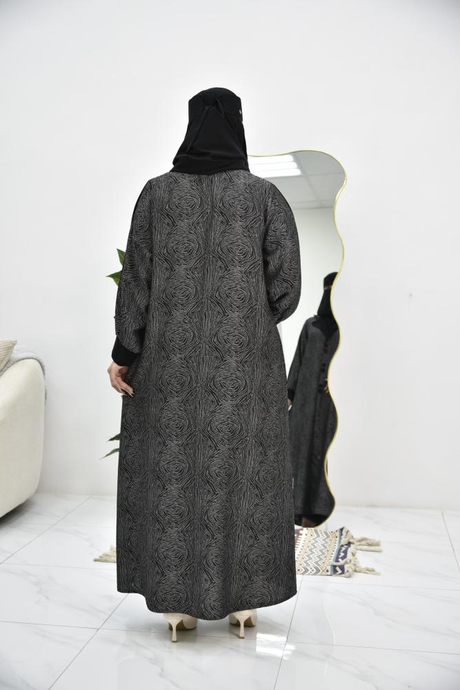 عباية جاكار العودة بياقة سوداء وكم كسرة مع كبك
