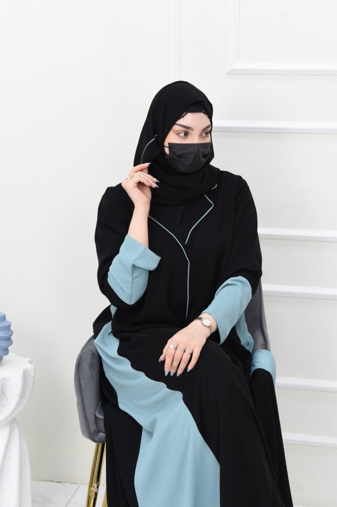 عباية كلوش سوداء مع تفاصيل تركواز أنيقة