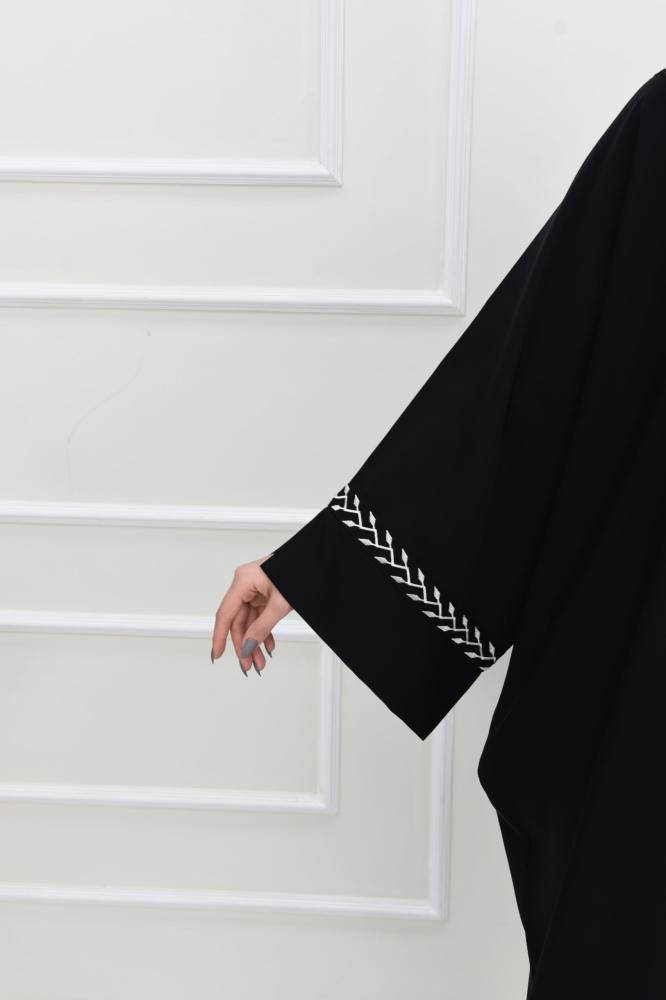 عباية بشت انيقة بتطريز وردي وبيج