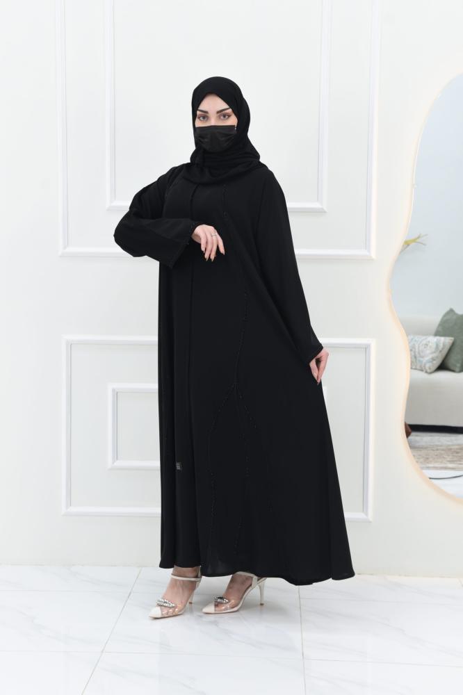 عباية سوداء بتطريز ساحر