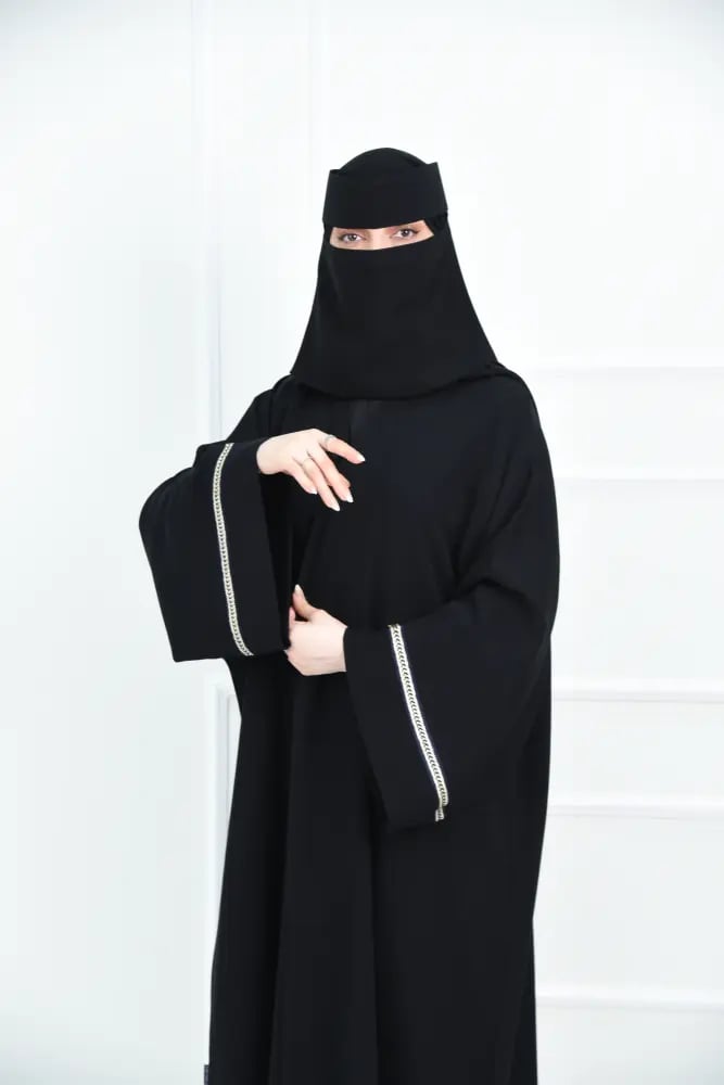 عباية نص بشت لف سوداء  باسورة منسوجة ذهبي وكحلي