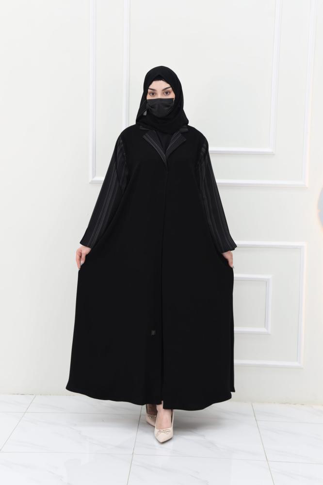 عباية الحان بأكمام وياقة مقلمة بالرمادي والأسود