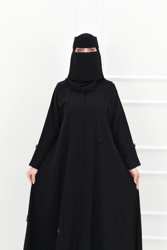 عباية عملية بتفاصيل أنيقة