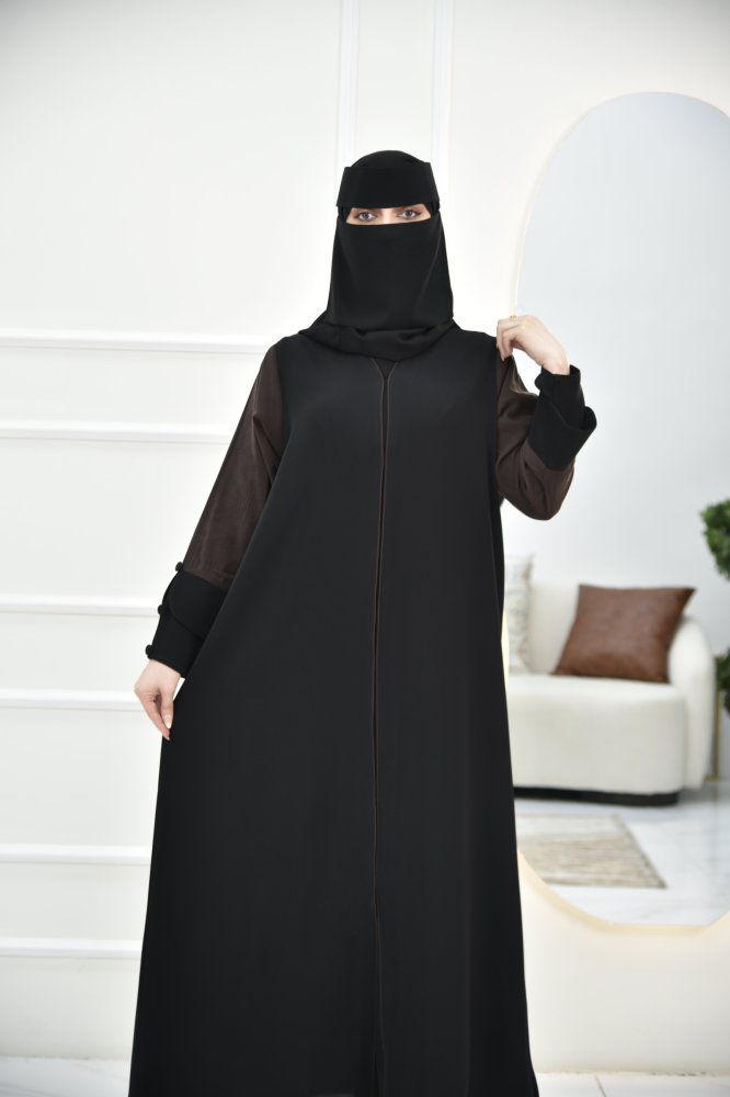 عباية كريب سوداء بتفاصيل بني