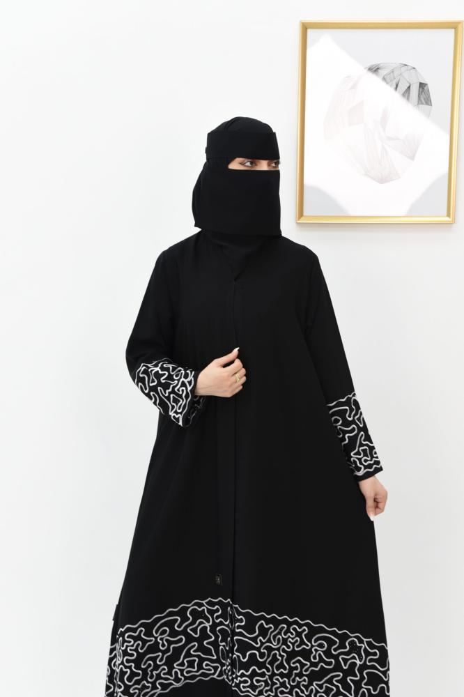عباية كلوش نواعم بتطريز أبيض