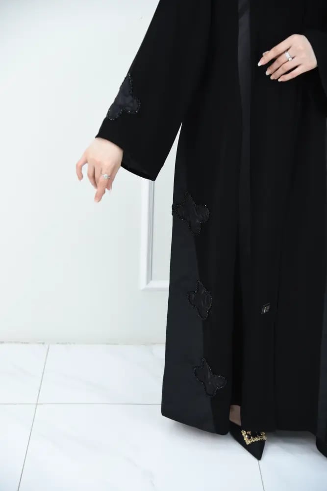 عباية مناسبات بتطريز شك وتفاصيل قماش تفتة