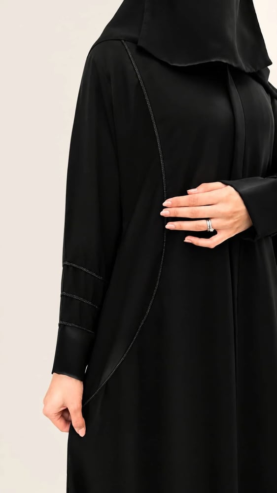 عباية بخطوط مزينة - { K179 }
