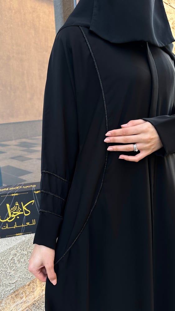 عباية بخطوط مزينة - { K179 }