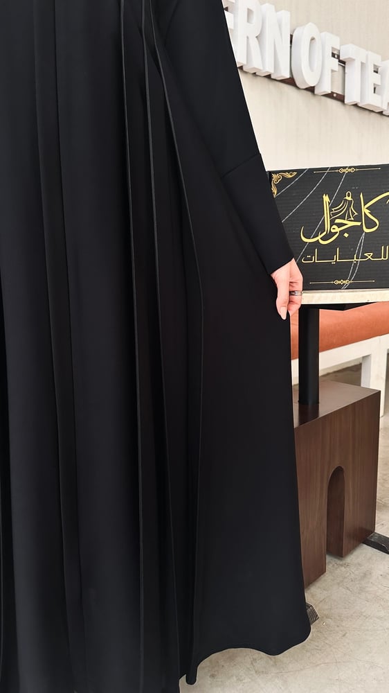 عباية 167 سوداء من الخلف بقصة نص كلوش انسيابية
