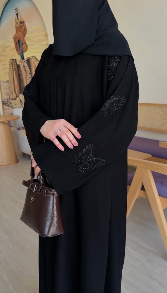 عباية سوداء مطرزة بالفراشة نص كلوش - K232