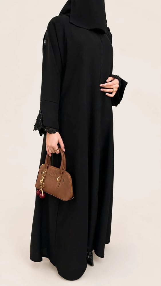 عباية بأطراف أكمام مزينة - { K178 }