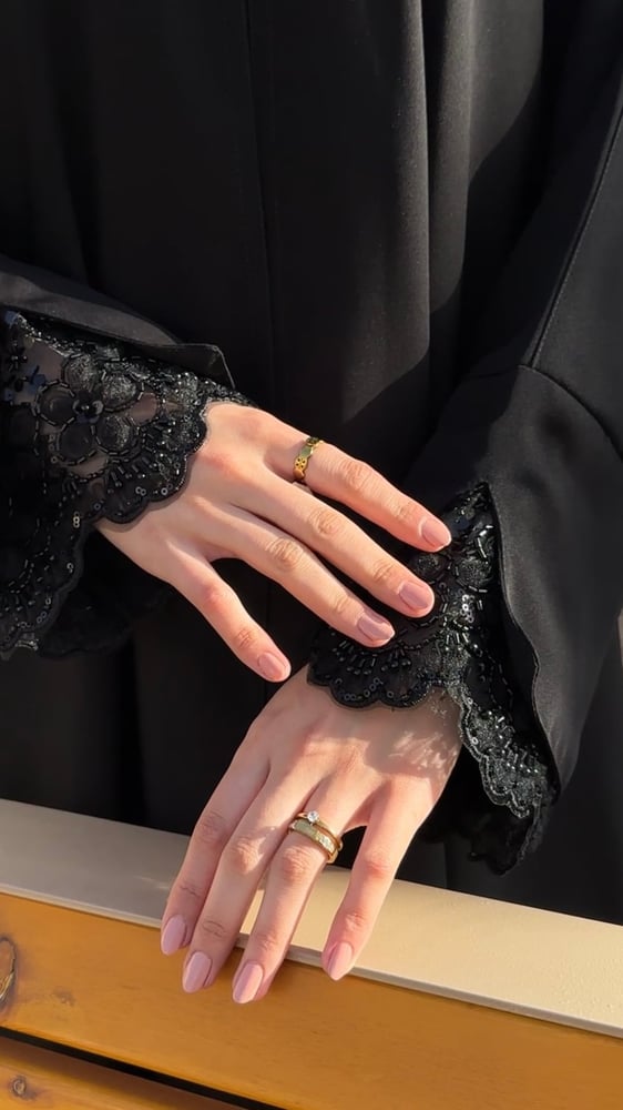 عباية بأطراف أكمام مزينة - { K178 }