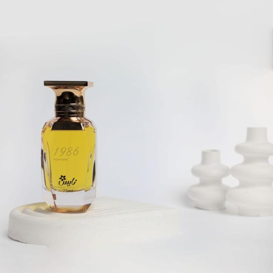 1986 - عطر نسائي فاخر
