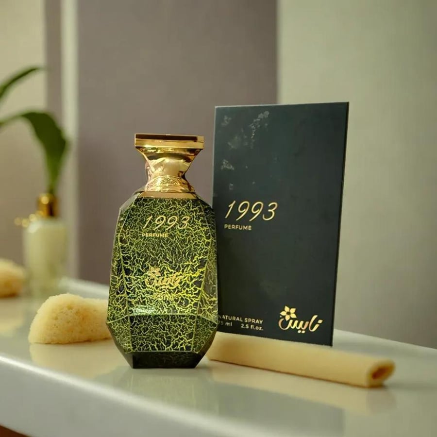 1993 - عطر نسائي فاخر