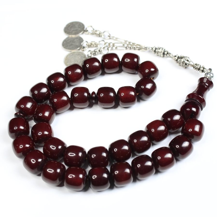 Dark musk cherry rosé rosé rosé with an antique touch and large cylindrical beads