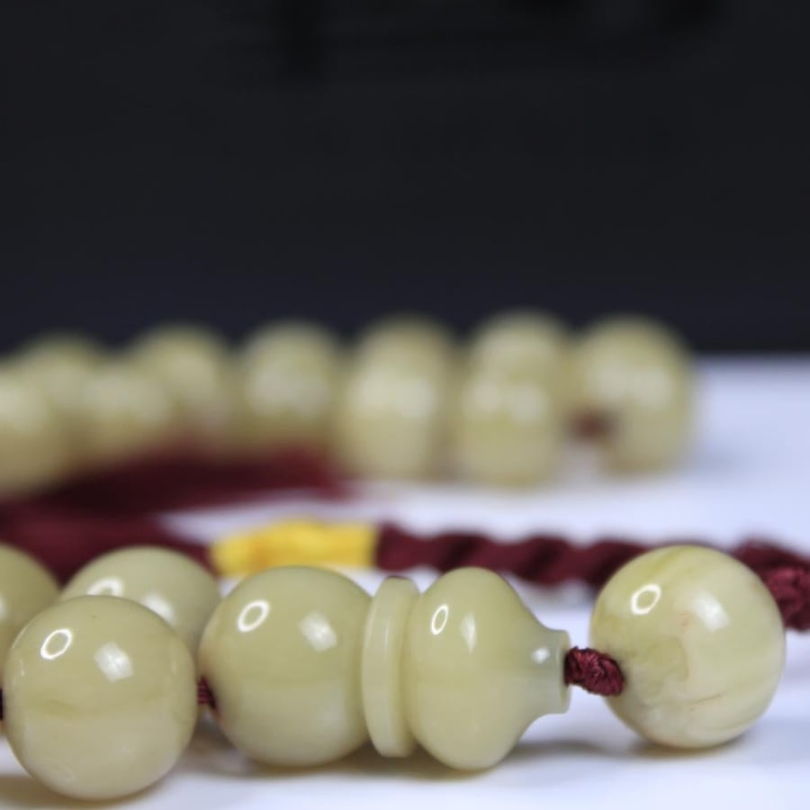 Amber Sandalwood Prayer Beads – Pomegranate Korkosha