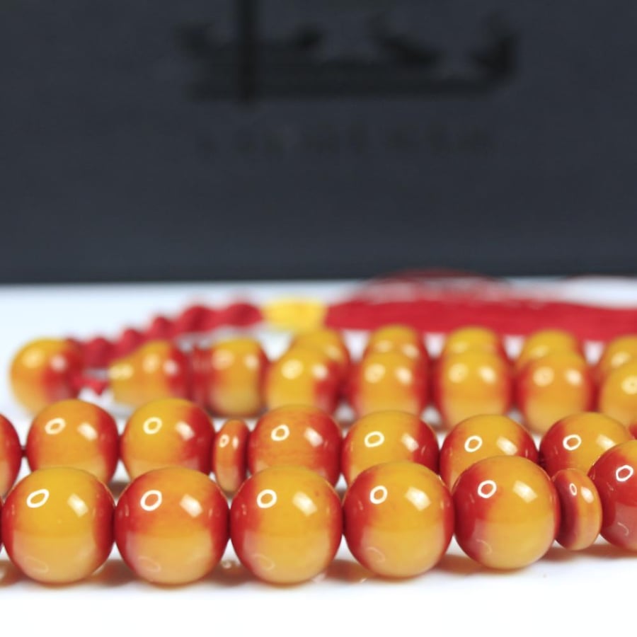 A musk prayer bead with a honey yellow color and round beads
