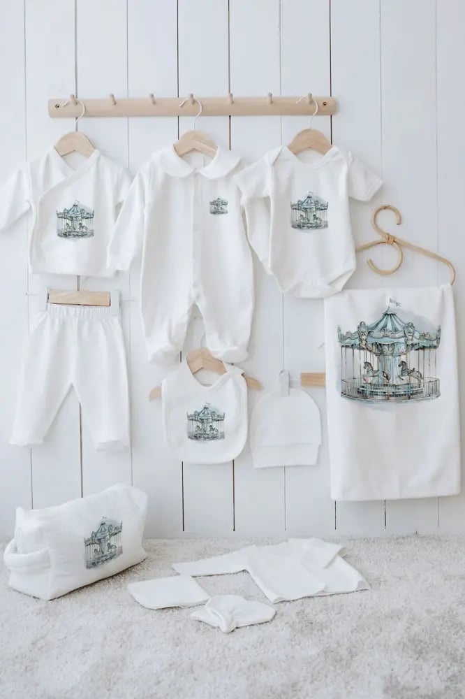 A newborn gift consisting of 11 luxurious pieces