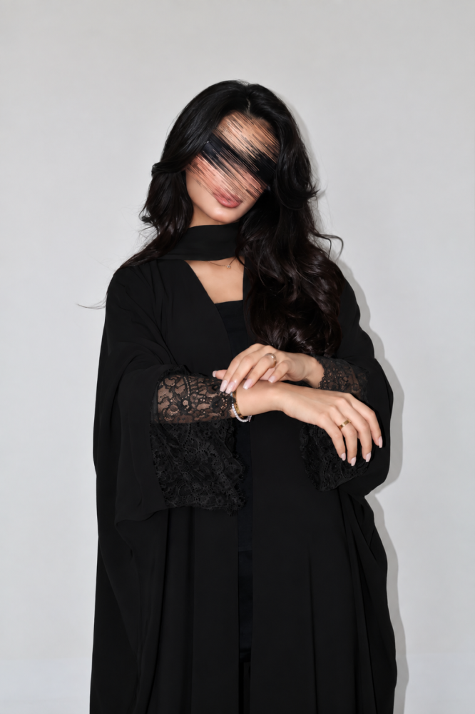 15  عبايه نص بشت كريب فاخر مع تداخل دانتيل فرنسي .امكانيه تغيير القصه حسب الطلب)