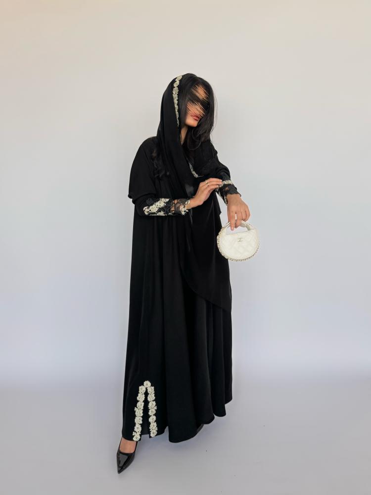 عبايه نصف كلوش مع تطريز بالجوبير