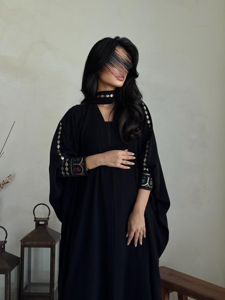 47 عباية نصف بشت كريب كوري مع تداخل تطريز وشك( مدة تنفيذ العبايه من ٢ إلى ٧ايام عمل)