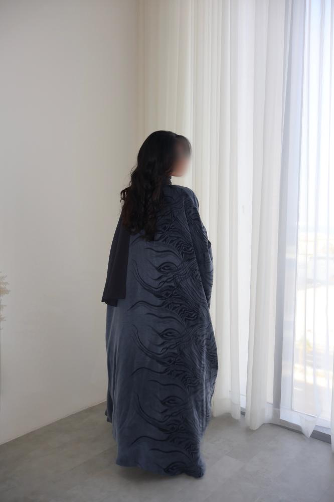 Silk washed Turkish abaya bisht. Possibility to change the design to half kleosh
