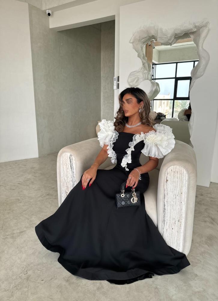 فستان السهرة الملكي بتفاصيل الكشاكش الفاخرة