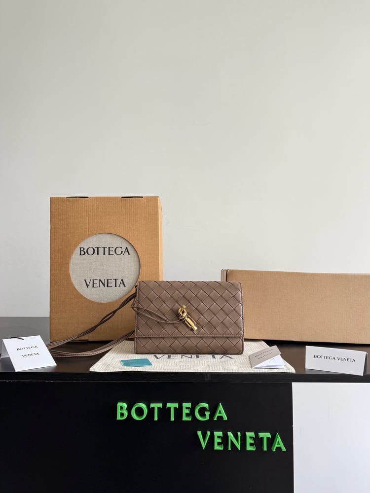 بوتيقا Intrecciato مقاس 19cm