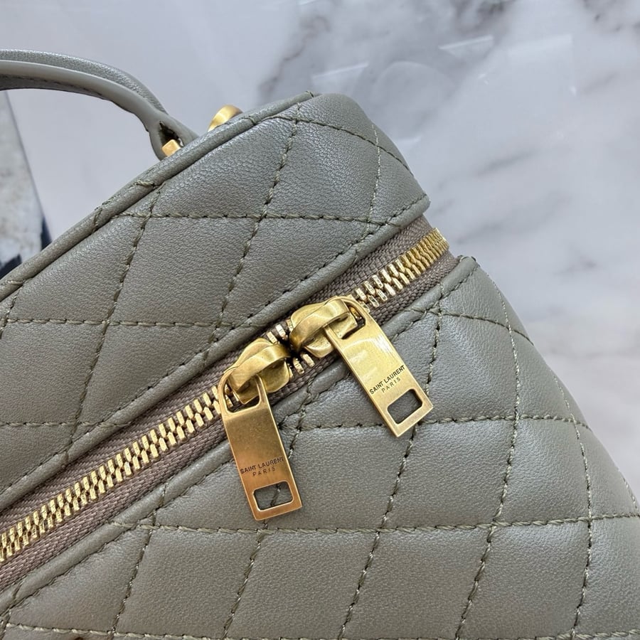 شنطة سان لوران فانيتي مقاس 18cm