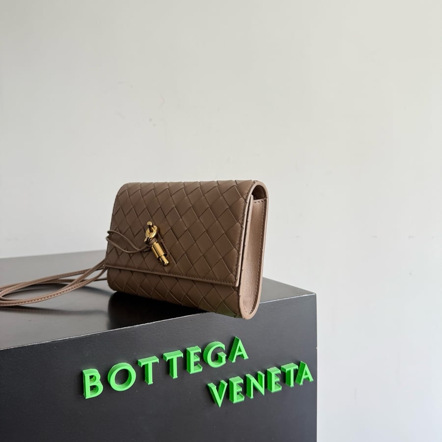 بوتيقا Intrecciato مقاس 19cm