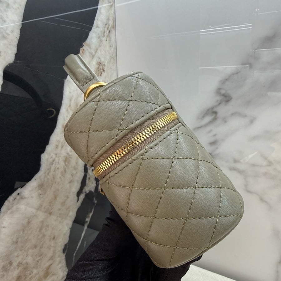 شنطة سان لوران فانيتي مقاس 18cm
