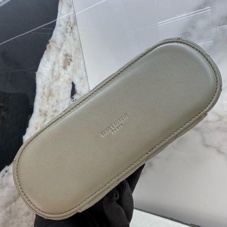 شنطة سان لوران فانيتي مقاس 18cm
