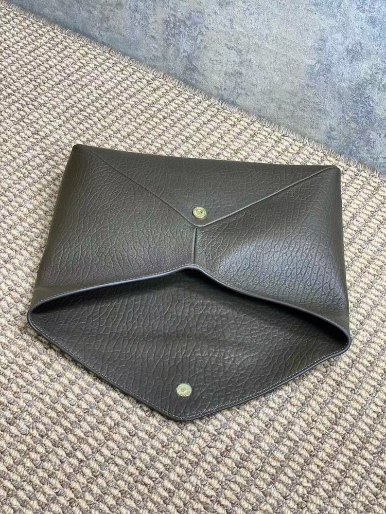 باوتش سان لوران لارج مقاس 29.5cm