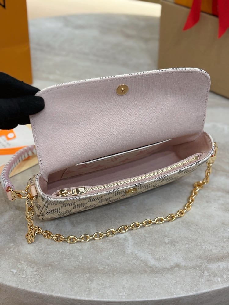 شنطة لويز فيتون مقاس 23.5cm