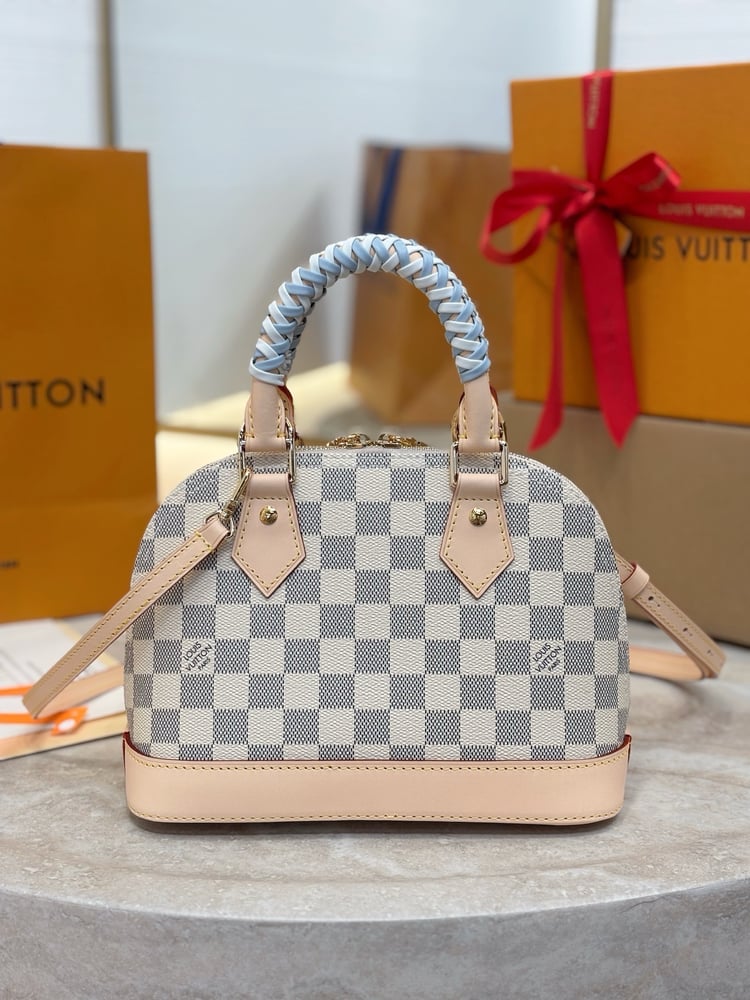 شنطة لويز فيتون مقاس 23.5cm