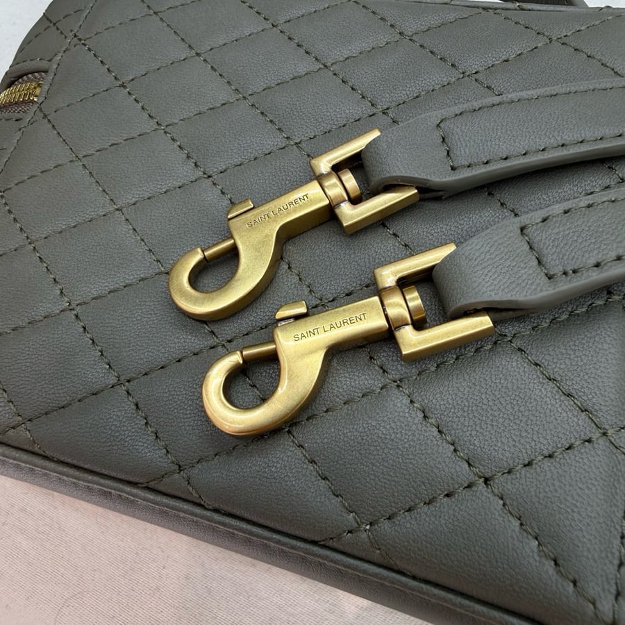 شنطة سان لوران فانيتي مقاس 18cm