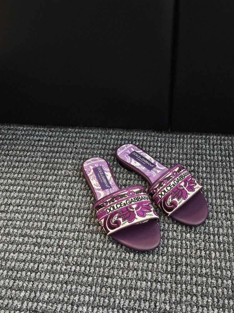 DOLCE AND GABBNA Women Slipper