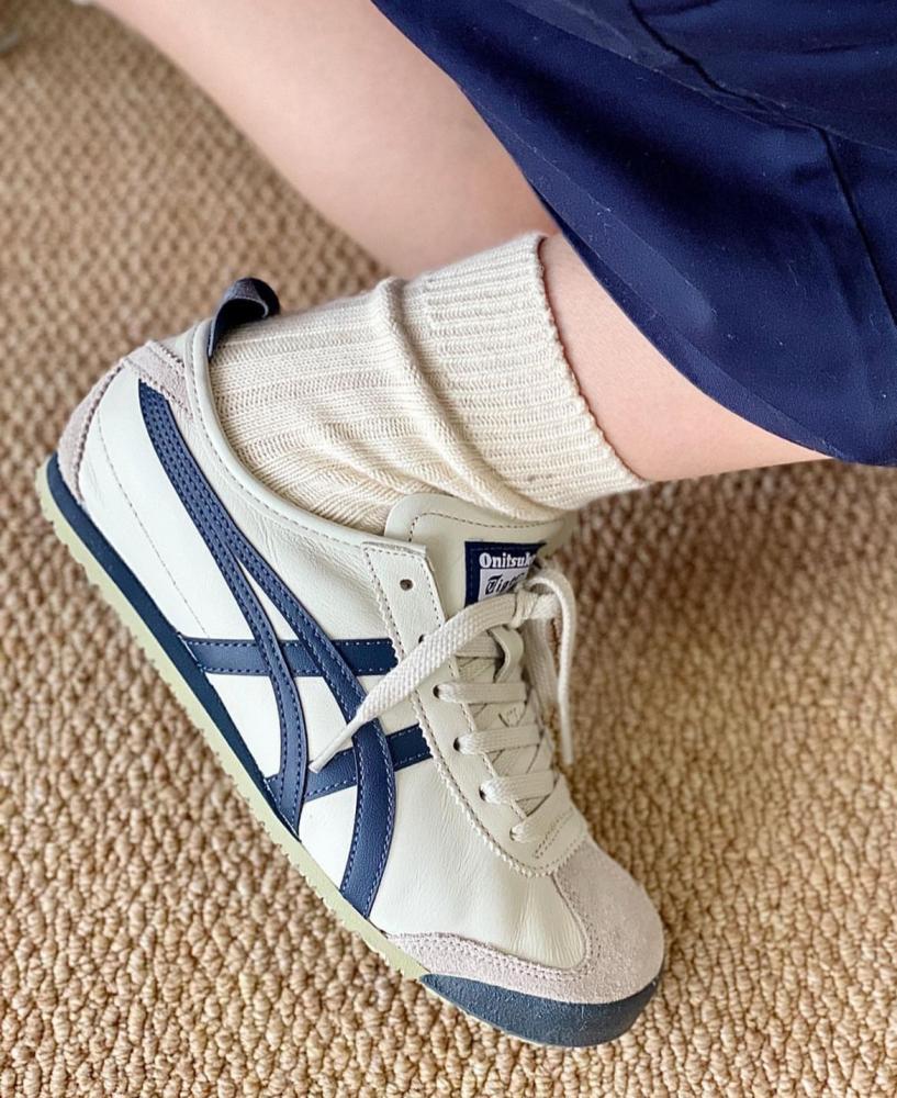 ASICS Gel‑Kahana 8 'Black and White