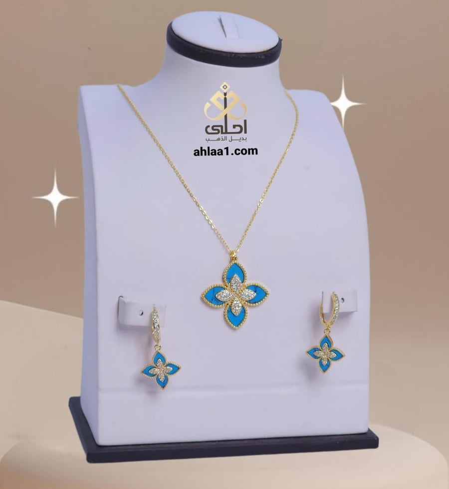 عقد نسائي وحلق لبس يومي