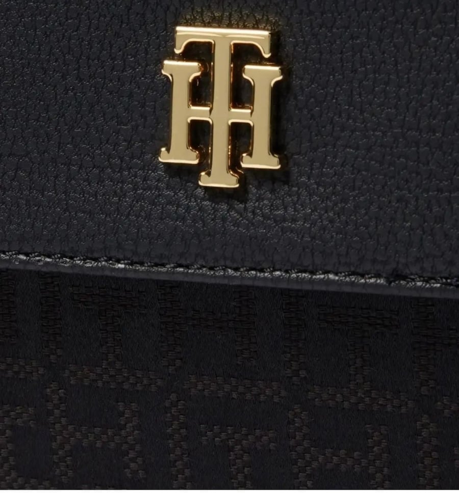 شنطه tommy hilfiger