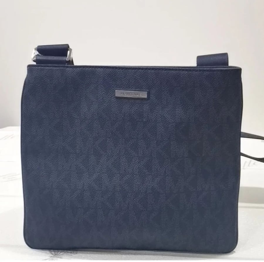 شنطة رجاليه ماركه michael kors