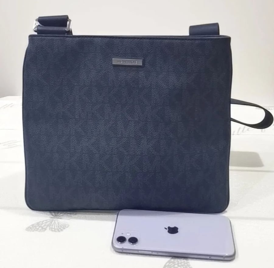 شنطة رجاليه ماركه michael kors
