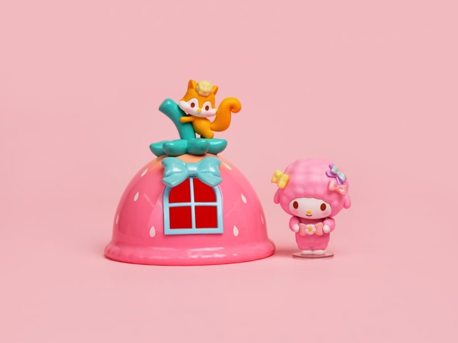 Surprise box with a random figure of My Melody and My Sweet piano roll play - one piece