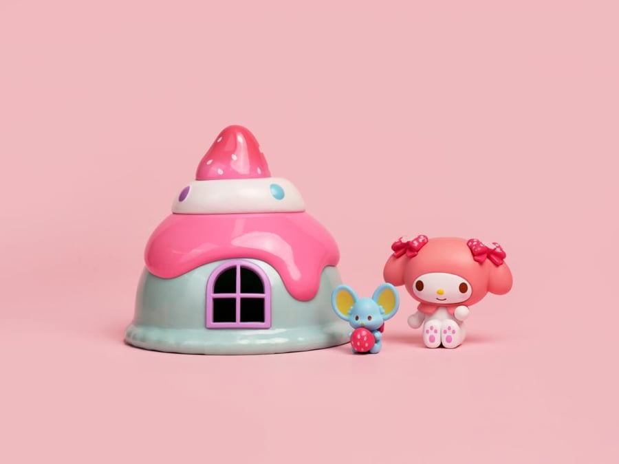 Surprise box with a random figure of My Melody and My Sweet piano roll play - one piece