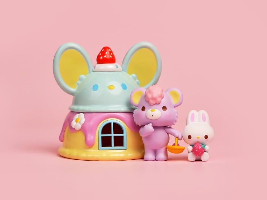Surprise box with a random figure of My Melody and My Sweet piano roll play - one piece