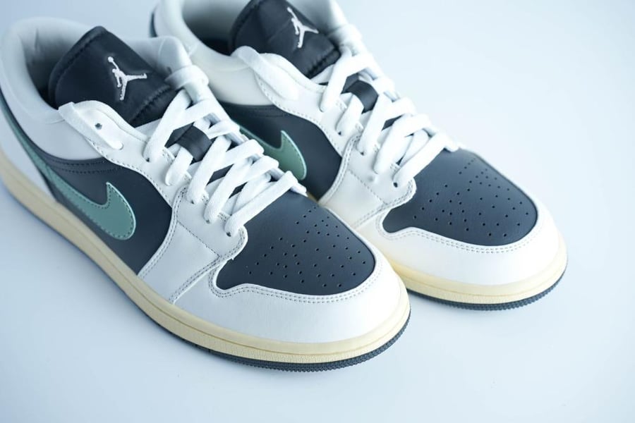 حذاء | Nike Jordan Low White Black Green