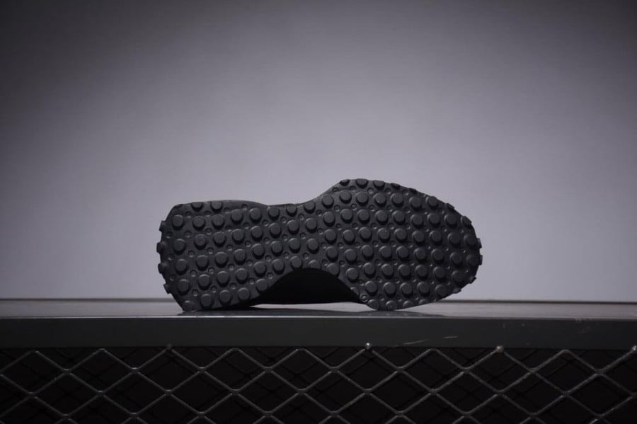 حذاء | New Balance 327 Triple Black