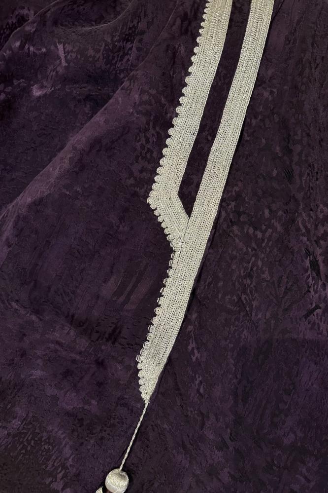 ثوب عسيري بـ تصميم عصري ( متوفر بثلاث ألوان ) "تم تغيير رسمة قماش القطعة الخارجية وموضحه بالصور"
