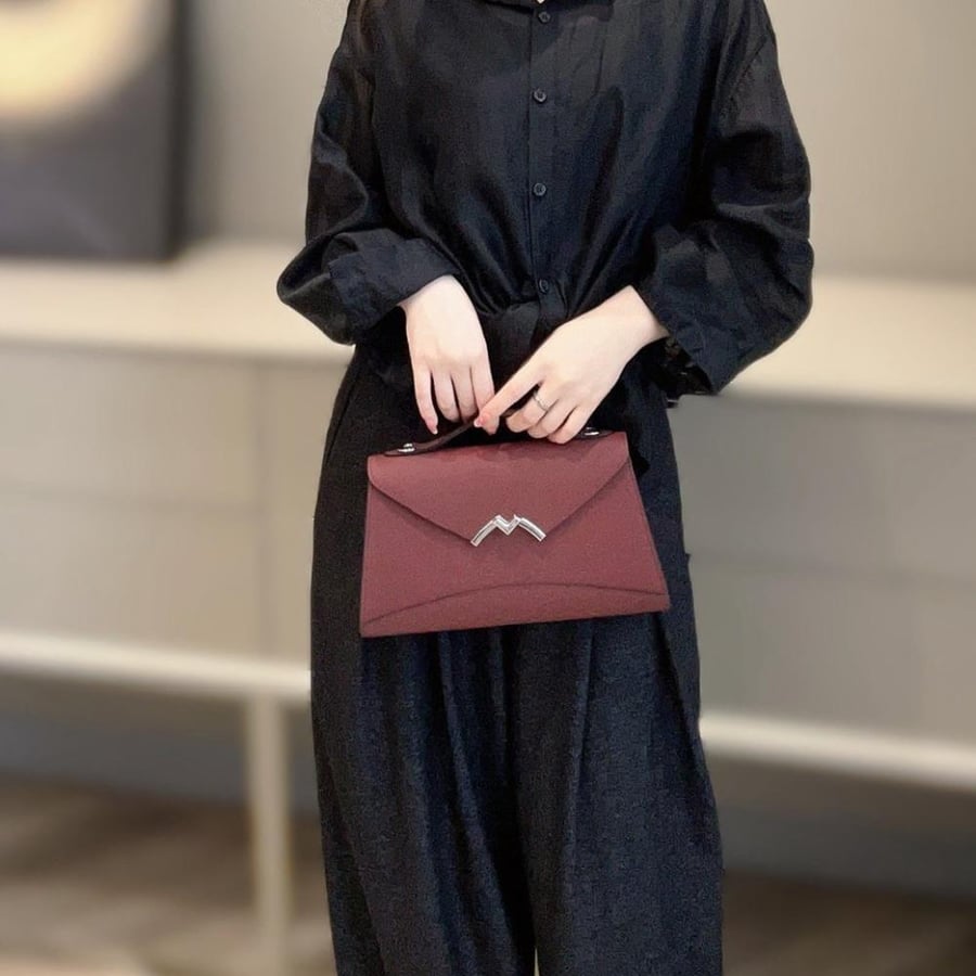 موينات Gabrielle Clutch مقاس 26cm