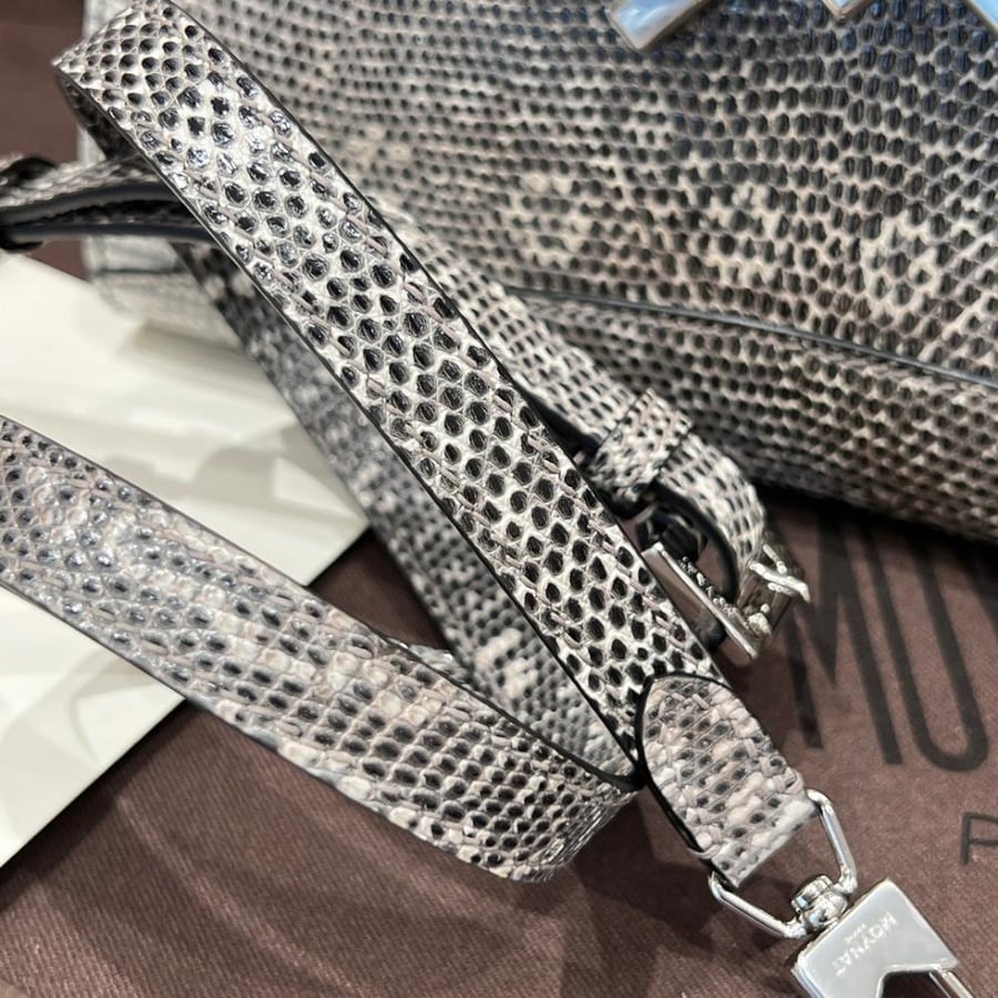 موينات Gabrielle Clutch مقاس 26cm
